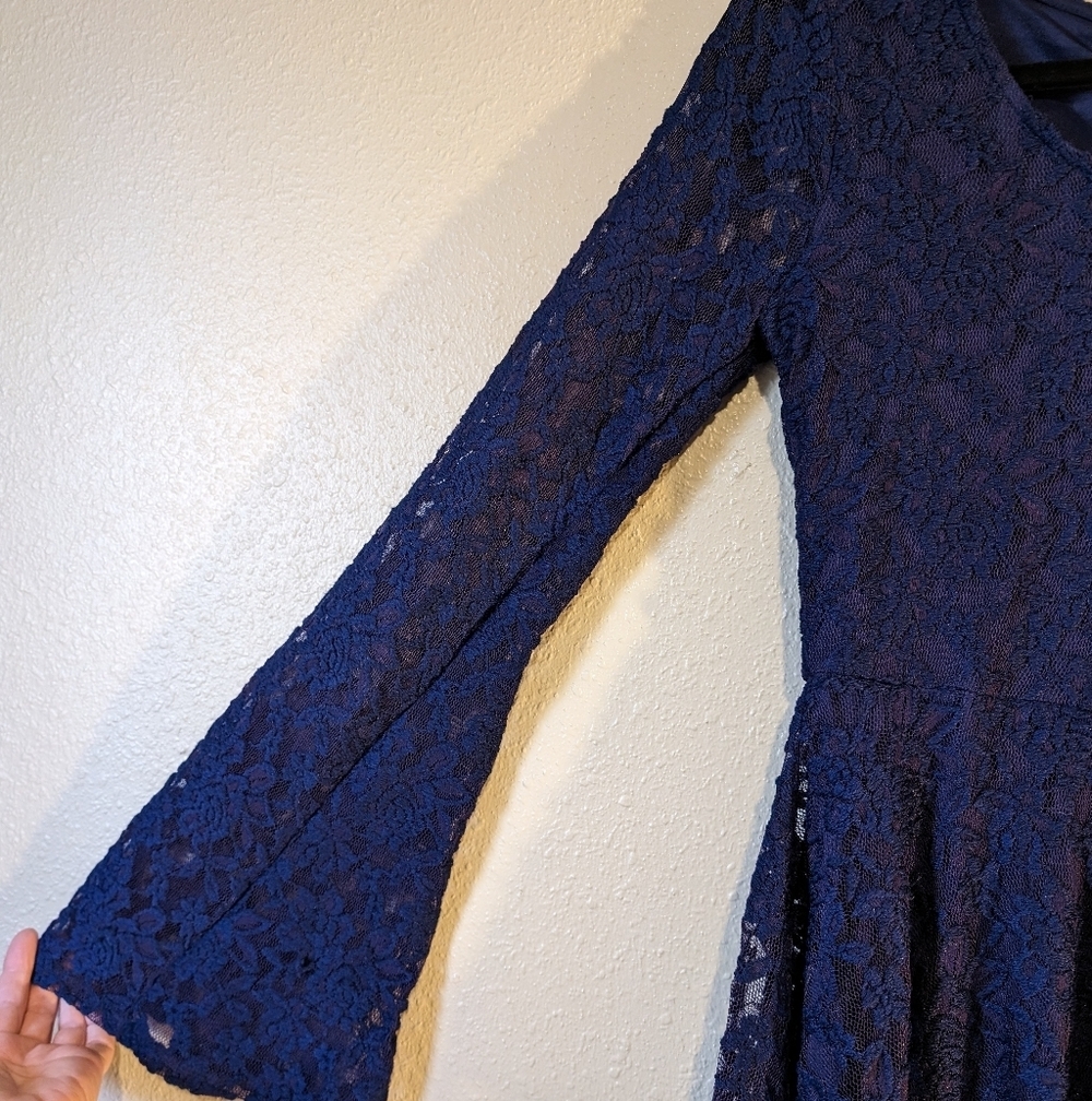 NWT Roberta Navy lace dress with bell sleeves size Medium - Picture 3 of 6